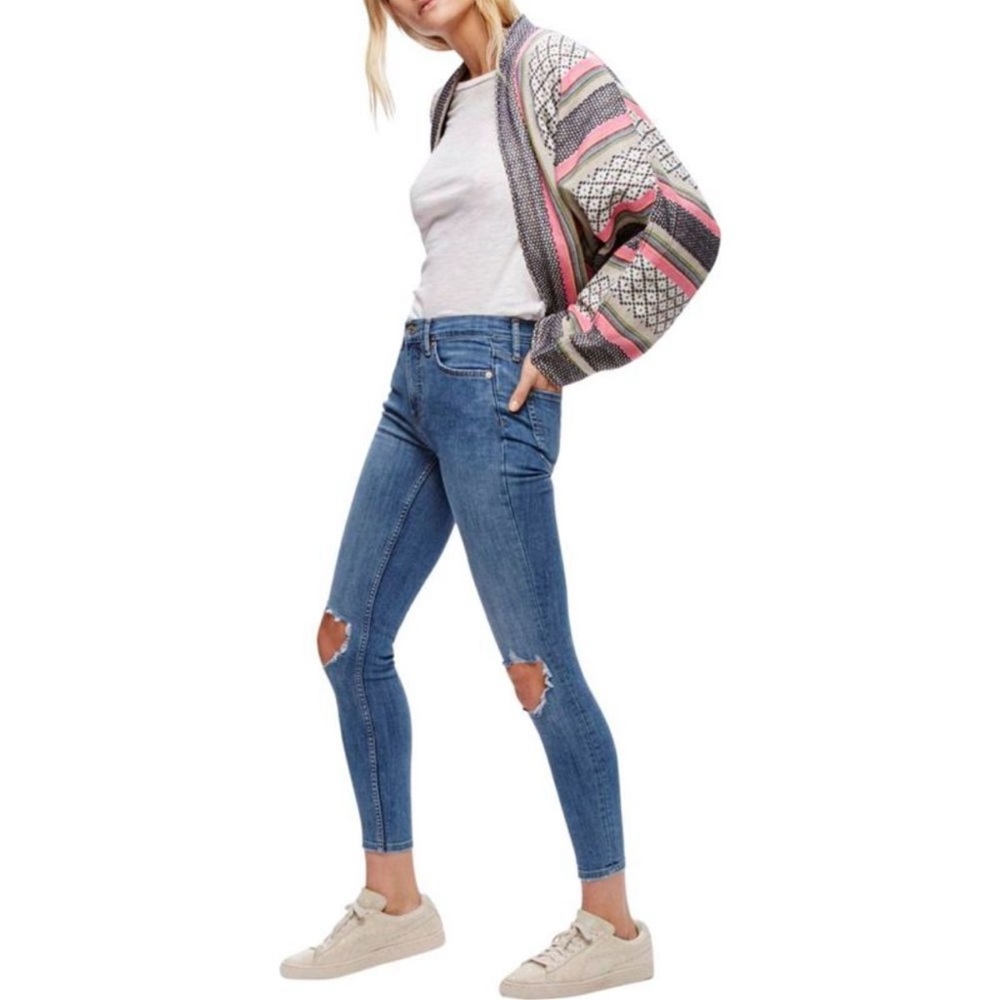 Free People busted knee NWT blue jeans size 32 - Picture 1 of 7